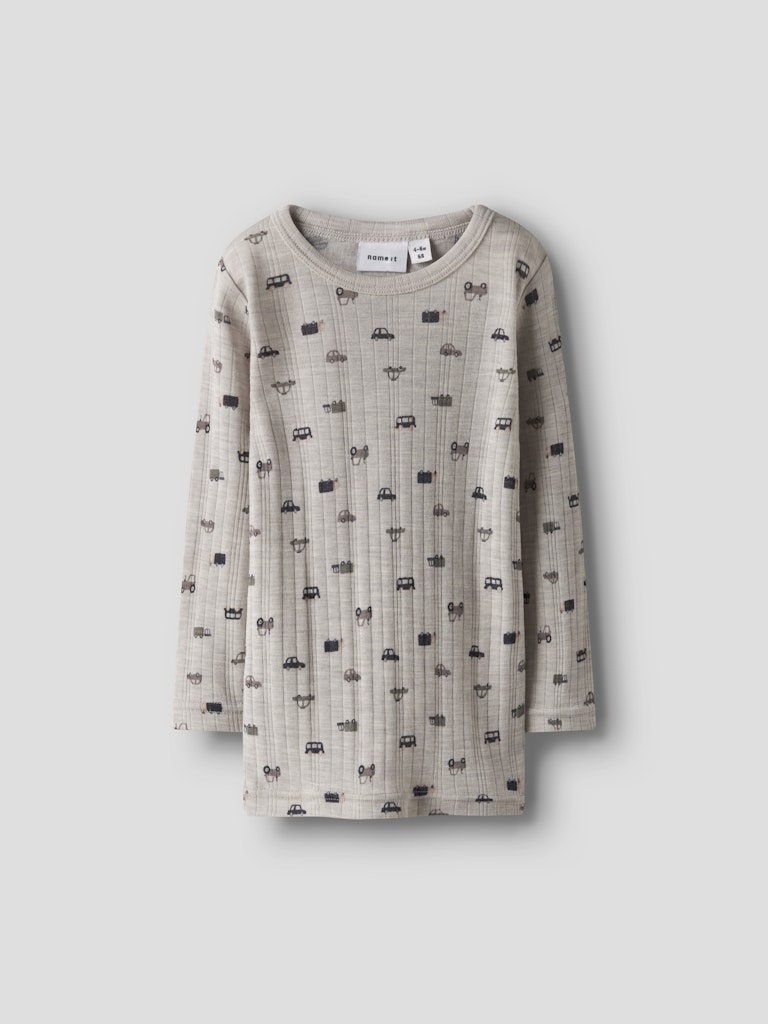 Grå underställs tröja i merino ull till pojke. Ulltröja med bilar i skön merinoull från Name it.
NMMWANG WOOL NEEDLE LS TOP NOOS
13229014