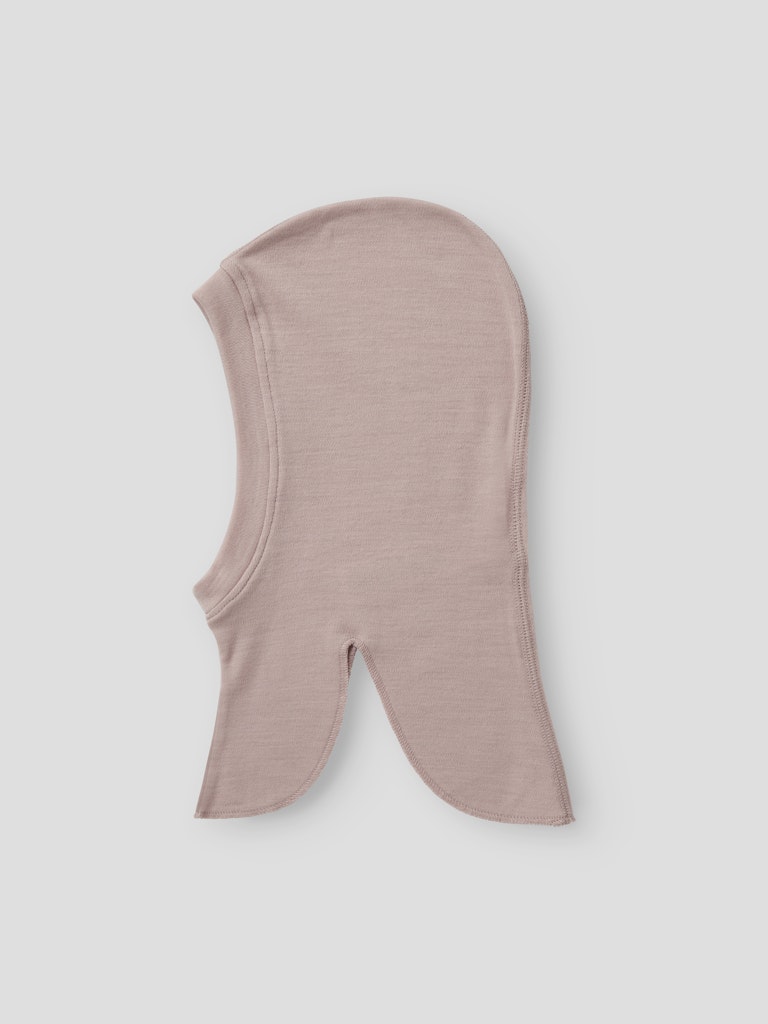 Rosa balaclava i merino ull till flicka. Ull mössa att dra över huvudet, varm  och skön merinoull balaklava från Name it.
NMNWILLIT WOOL BALACLAVA NOOS
13242122