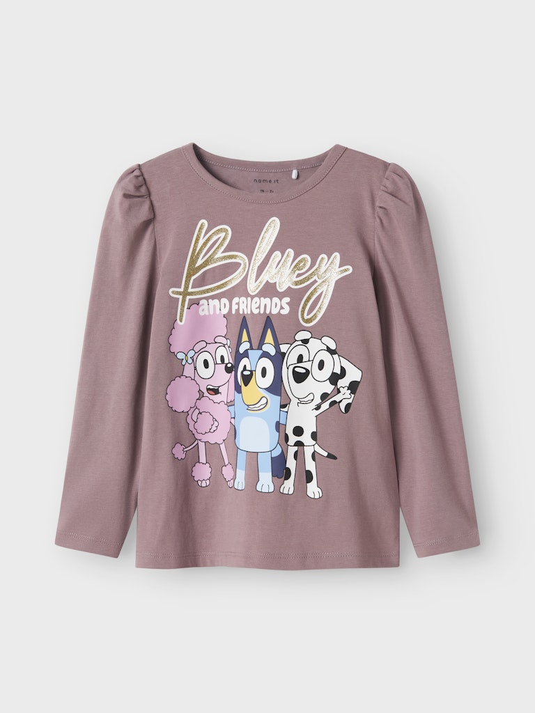 Rosa lila tröja till flicka. Bluey är en gullig ekologisk långärmad t-shirt från Name it.
NMFARIA BLUEY LS TOP NOOS SKY
13248213