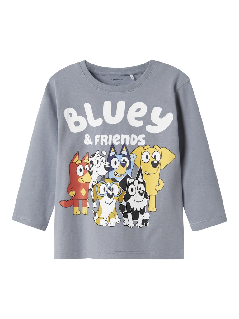 Härlig ljus blå tröja till pojke med hundar från filmen Bluey. Ekologiska barnkläder från Name it.
NMMALEX BLUEY LS NREG TOP NOOS SKY
13248215