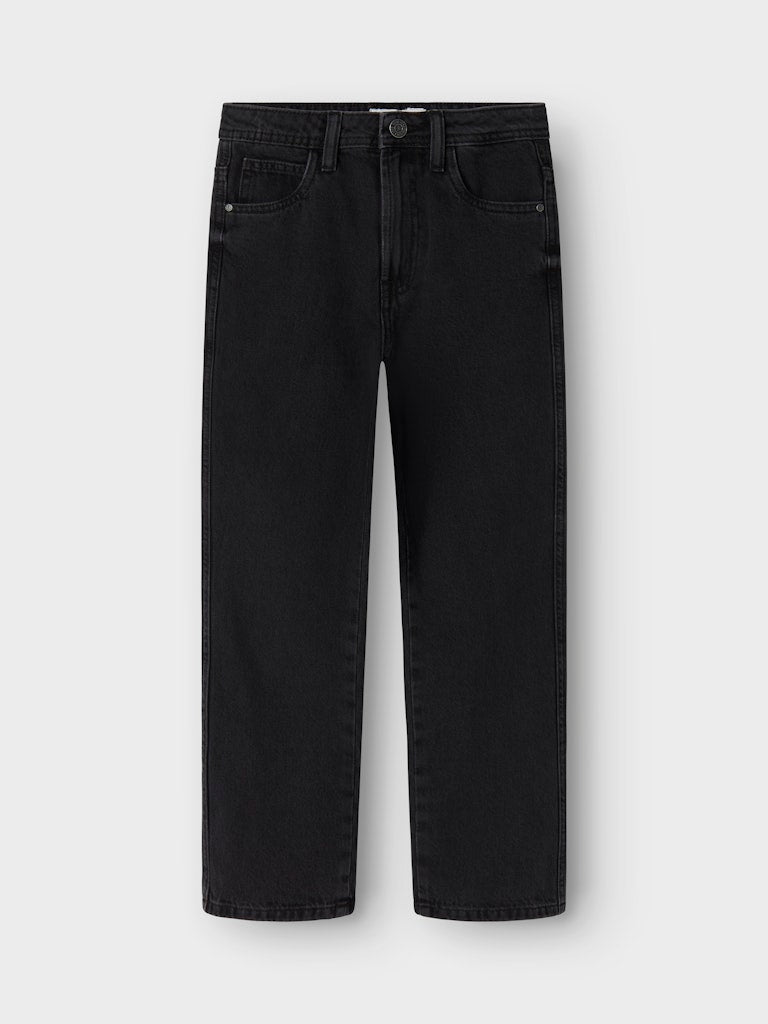 Svarta loose fit jeans till pojke. Barn och ungdom jeans byxor till kille, svart avslappnad modell från Name it.
NKMRYAN LOOSE JEANS 5760-RM NOOS
13248484