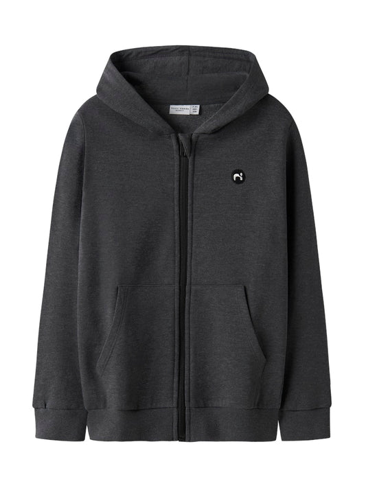 Grå zip jacka i sweat till kille. Pojke tröja, munkjacka, cardigan i ekologisk bomull från Name it.
NKMVIMO LS SWEAT CARD BRU NOOS
13247099