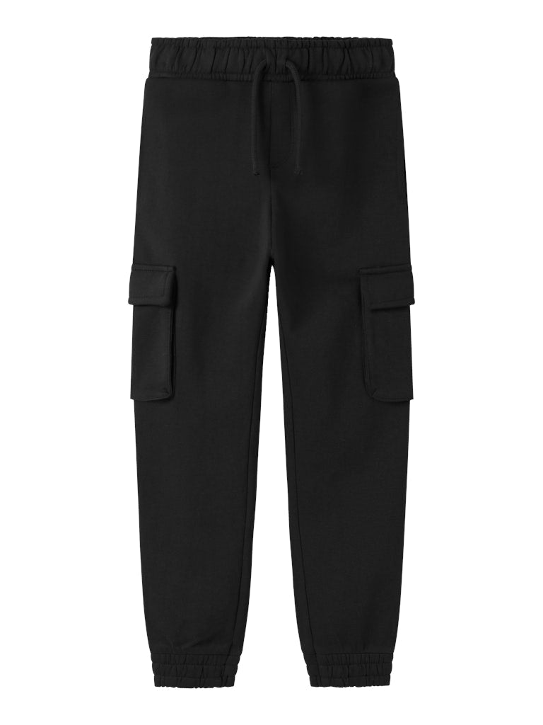 Svarta cargo byxor i sweat kvalitet. Joggers till kille, stora fickor på denna jogging byxa.
NKMOLLIE CARGO PANT BRU NOOS
13224991