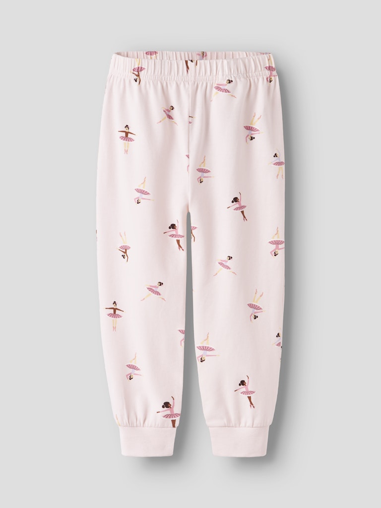 Rosa barn pyjamas till flicka. Ballerina pyjamas från Nameit.
NMFNIGHTSET BALLARINA NOOS
13248317