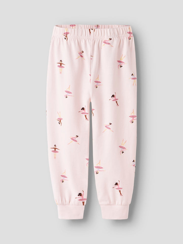 Rosa barn pyjamas till flicka. Ballerina pyjamas från Nameit.
NMFNIGHTSET BALLARINA NOOS
13248317