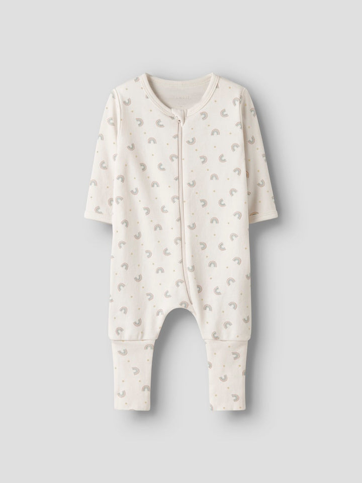 Regnbåge pyjamas till flicka och pojke med vikbar mudd så du kan välja om du vill ha fot eller ej till din baby.
NBFNIGHTSUIT ZIP FF JET RAINBOW NOOS
13248629