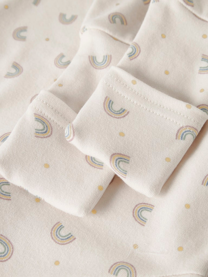 Regnbåge pyjamas till flicka och pojke med vikbar mudd så du kan välja om du vill ha fot eller ej till din baby.
NBFNIGHTSUIT ZIP FF JET RAINBOW NOOS
13248629