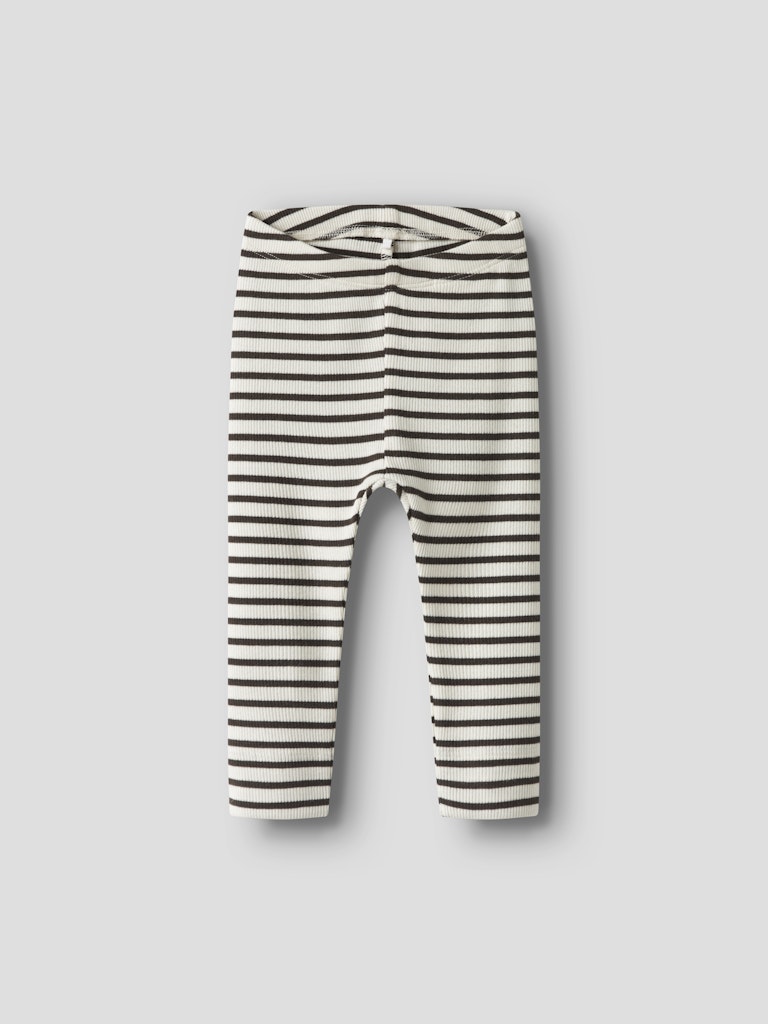 Randiga baby byxor i brun och naturvit som passar både bebis pojke och bebis flicka. Ekologiska babykläder från Name it.
NBNBANI XSL LEGGING NOOS
13231711