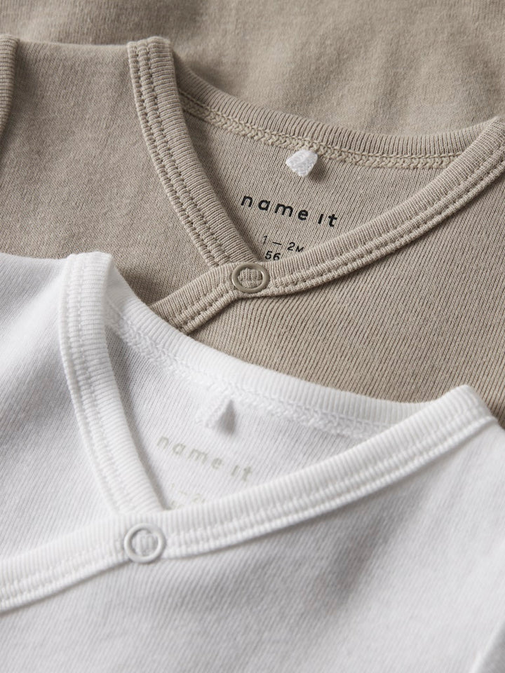 2 pack omlott baby body till flicka och pojke. Ekologiska bebis kläder från Name it. Beige och vit långärmad body med omlottknäppning
NBNBODY 2P LS WRAP SOLID NOOS
13248727