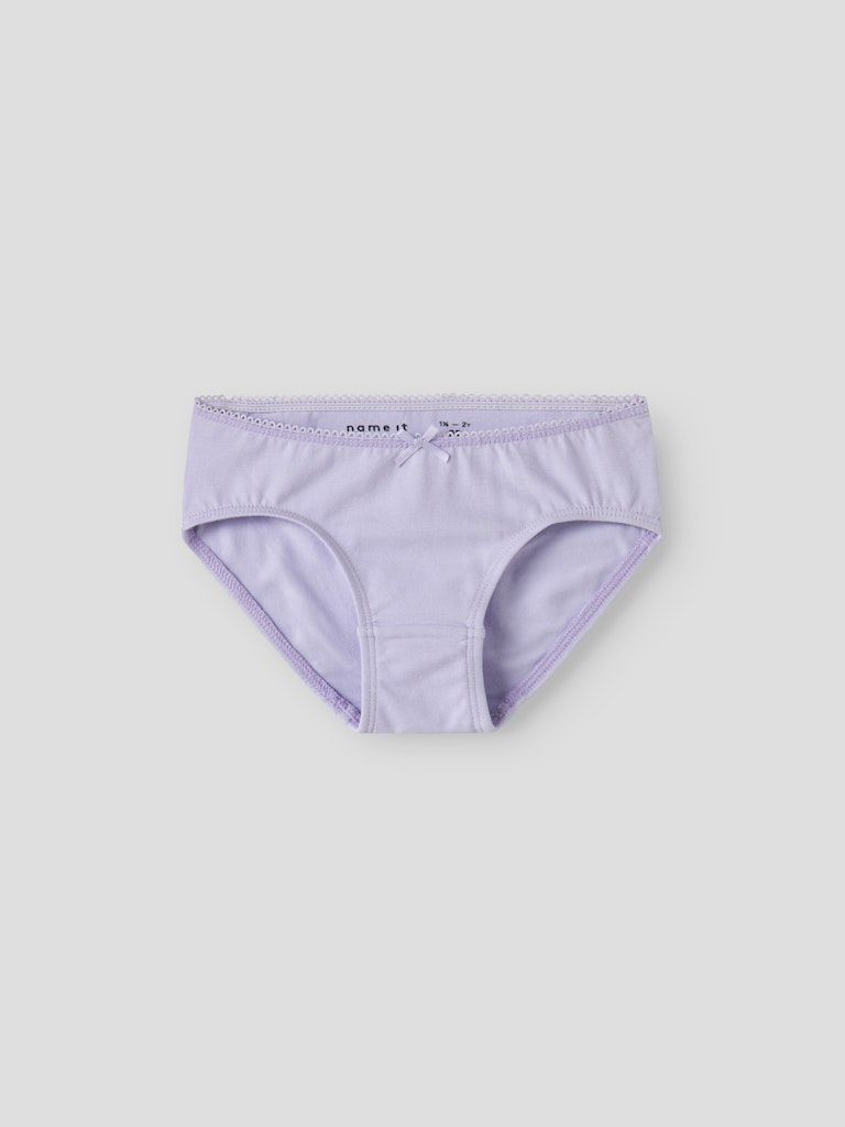 3-pack trosor till flicka. Rosa och lila enfärgade briefs och sedan en ljusrosa med ballerina.
NMFBRIEFS 3P BALLARINA NOOS
13248320