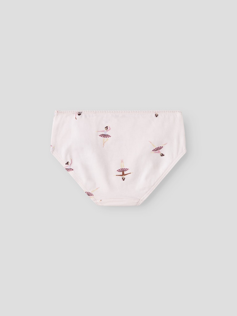 3-pack trosor till flicka. Rosa och lila enfärgade briefs och sedan en ljusrosa med ballerina.
NMFBRIEFS 3P BALLARINA NOOS
13248320