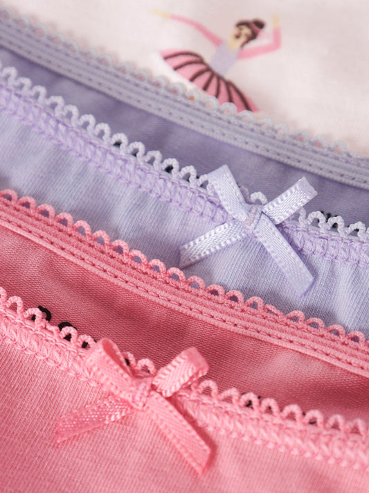3-pack trosor till flicka. Rosa och lila enfärgade briefs och sedan en ljusrosa med ballerina.
NMFBRIEFS 3P BALLARINA NOOS
13248320