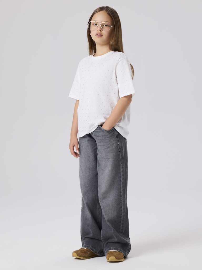 Glitter t-shirt till flicka. Tjej tröja med glittrande prickar framtill. Vit ekologisk topp från Nameit.
NKFRUAJA SS NREG TOP NOOS
13249376