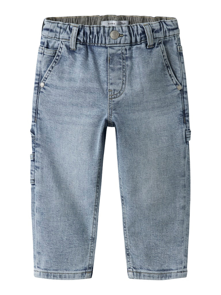 Blå jeans till pojke. Joggers i en skön dra på modell. Ekologiska byxor från Name it.
NMMBEN TAP JEANS CARP 8940-BC NOOS
13242725