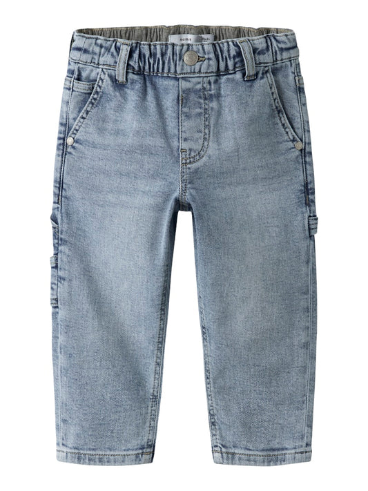 Blå jeans till pojke. Joggers i en skön dra på modell. Ekologiska byxor från Name it.
NMMBEN TAP JEANS CARP 8940-BC NOOS
13242725