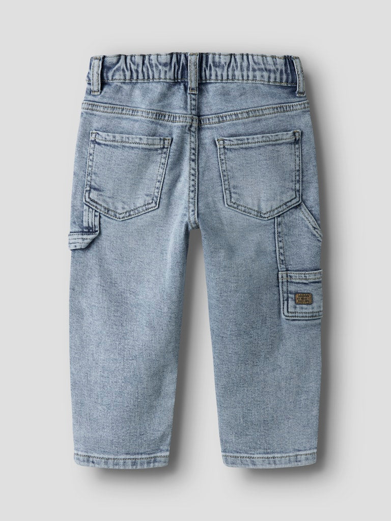 Blå jeans till pojke. Joggers i en skön dra på modell. Ekologiska byxor från Name it.
NMMBEN TAP JEANS CARP 8940-BC NOOS
13242725