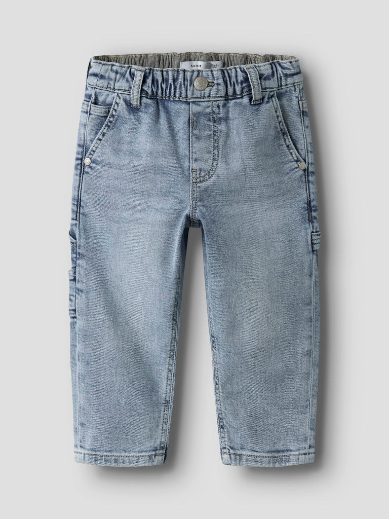 Blå jeans till pojke. Joggers i en skön dra på modell. Ekologiska byxor från Name it.
NMMBEN TAP JEANS CARP 8940-BC NOOS
13242725