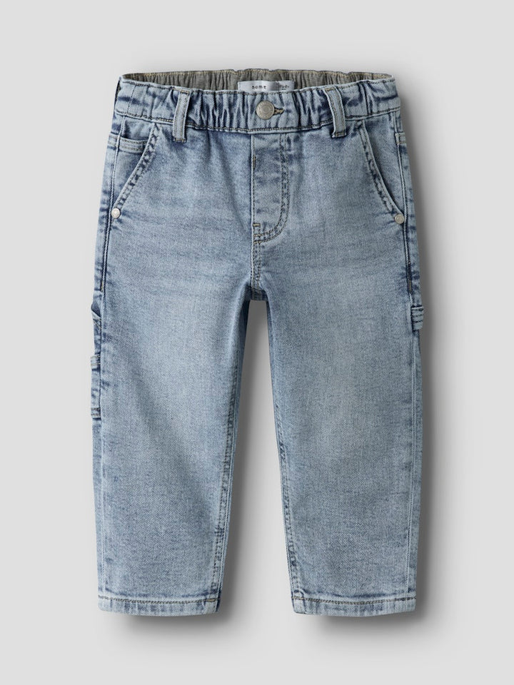 Blå jeans till pojke. Joggers i en skön dra på modell. Ekologiska byxor från Name it.
NMMBEN TAP JEANS CARP 8940-BC NOOS
13242725