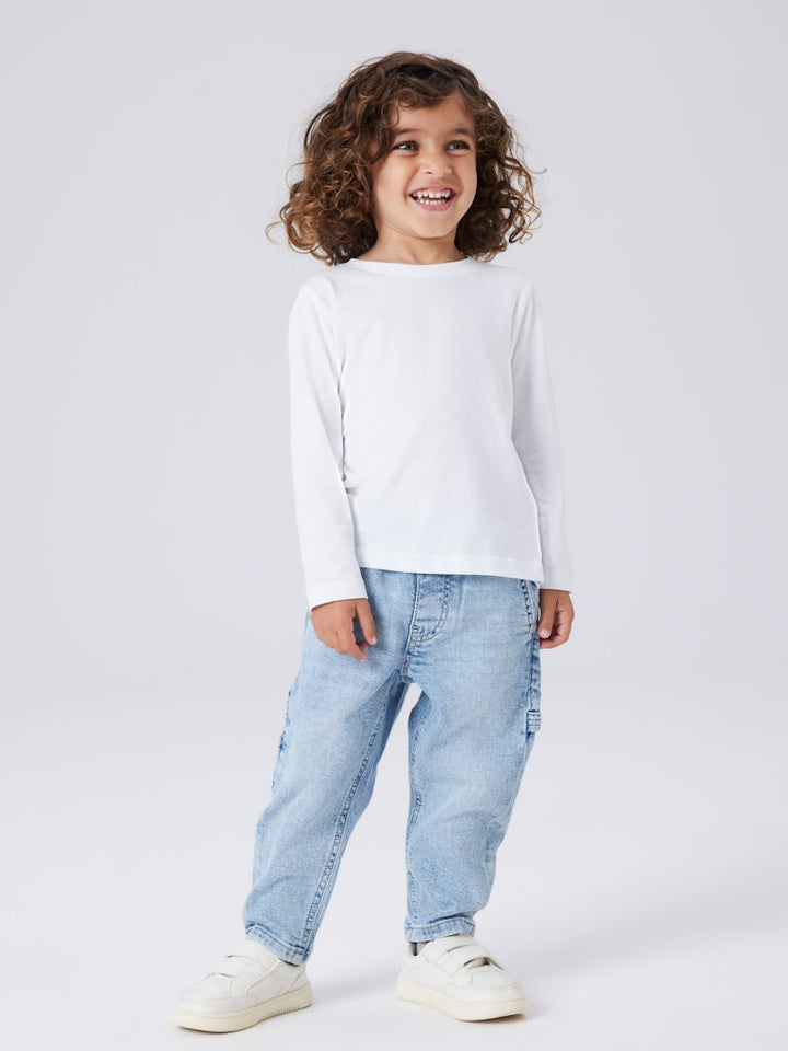 Blå jeans till pojke. Joggers i en skön dra på modell. Ekologiska byxor från Name it.
NMMBEN TAP JEANS CARP 8940-BC NOOS
13242725