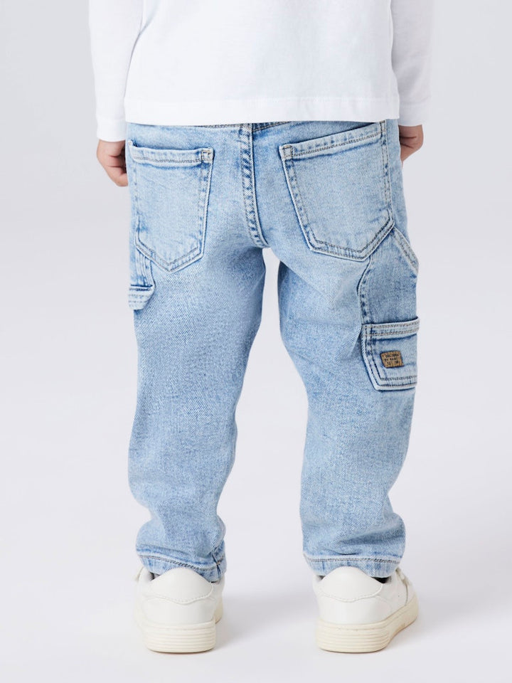 Blå jeans till pojke. Joggers i en skön dra på modell. Ekologiska byxor från Name it.
NMMBEN TAP JEANS CARP 8940-BC NOOS
13242725