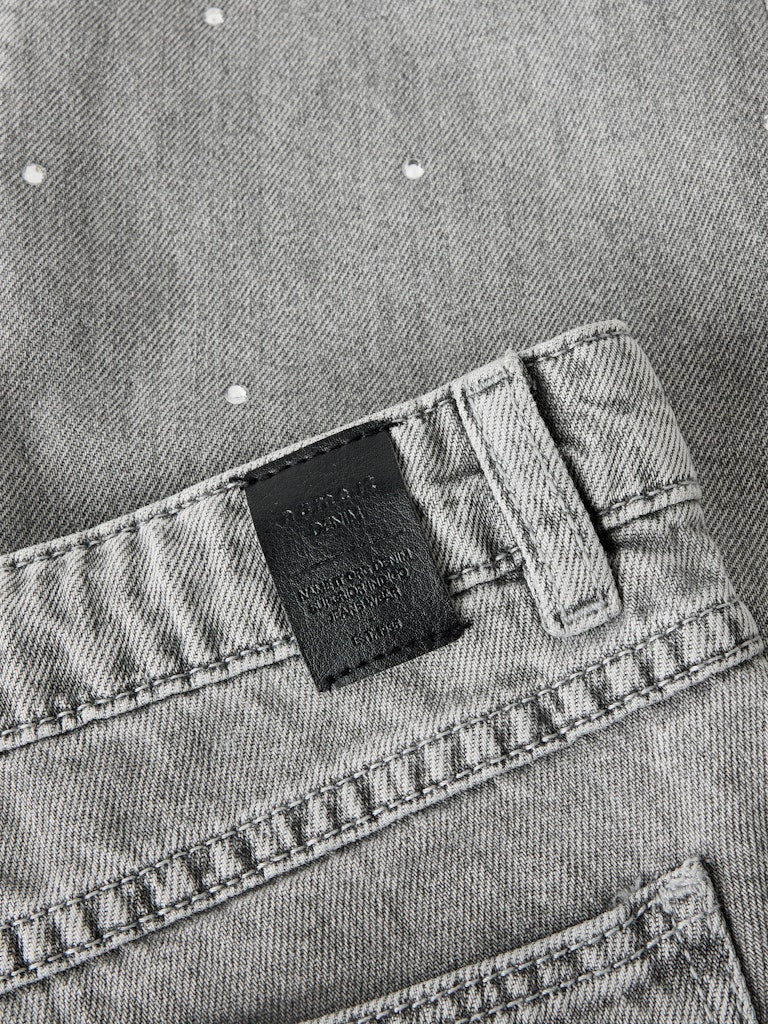 Grå tjej jeans med strass stenar. Ljusgrå rak jeans med glitter pärlor till flicka. Ekologiska barnkläder från Nameit.
NKFROSE ST RHINE JEANS 3366-BE NOOS
13218358