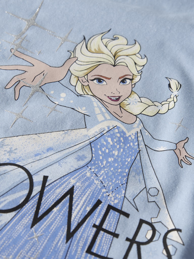 Ljusblå Frost tröja med motiv av Elsa från filmen Frozen. Söt tröja till flicka, från Nameit.
NMFOSMA FROZEN LS TOP BOX LNOOS WDI
13249735