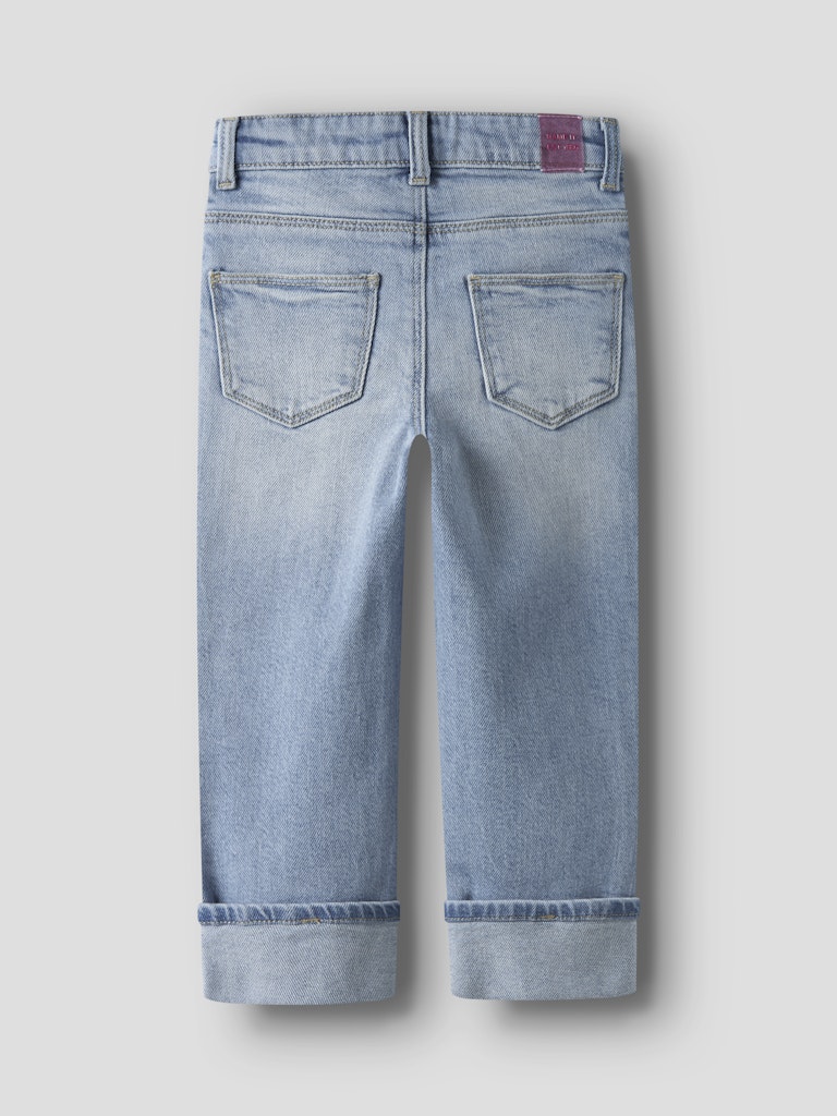 Cool tjej jeans i rak ledig modell med uppvik. Ljus blå jeans byxa till flicka från Name it.
NMFROSE STRAIGHT FOLD JEANS 4224-AZ NOOS
13243802