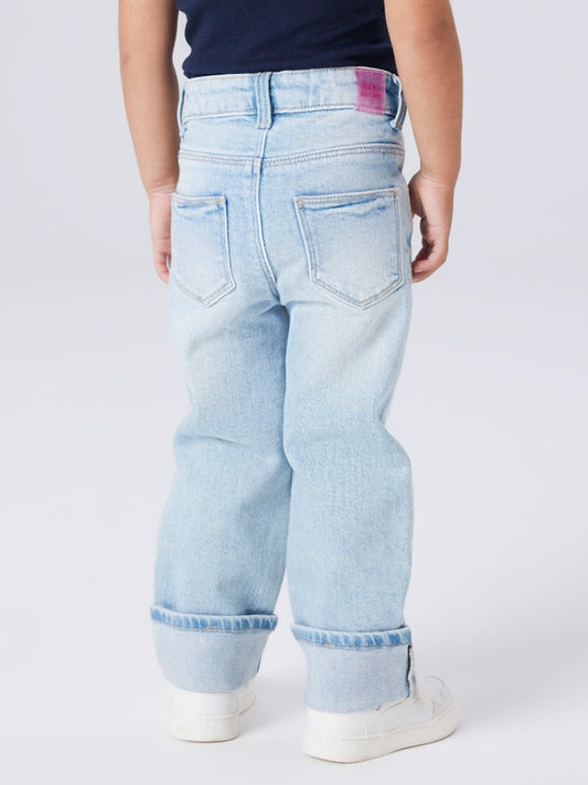 Cool tjej jeans i rak ledig modell med uppvik. Ljus blå jeans byxa till flicka från Name it.
NMFROSE STRAIGHT FOLD JEANS 4224-AZ NOOS
13243802