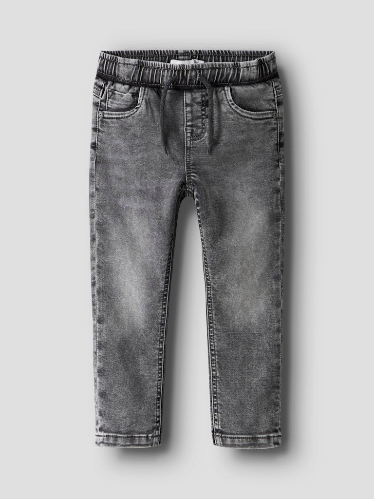 Grå joggers jeans till pojke och flicka i mjuk och skön kvalitet.
NMMRYAN SLIM SWE JEANS 2472-TH NOOS
13212646