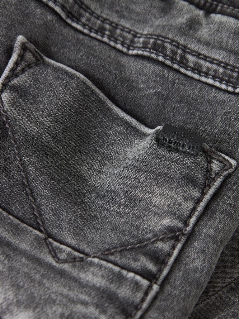 Grå joggers jeans till pojke och flicka i mjuk och skön kvalitet.
NMMRYAN SLIM SWE JEANS 2472-TH NOOS
13212646