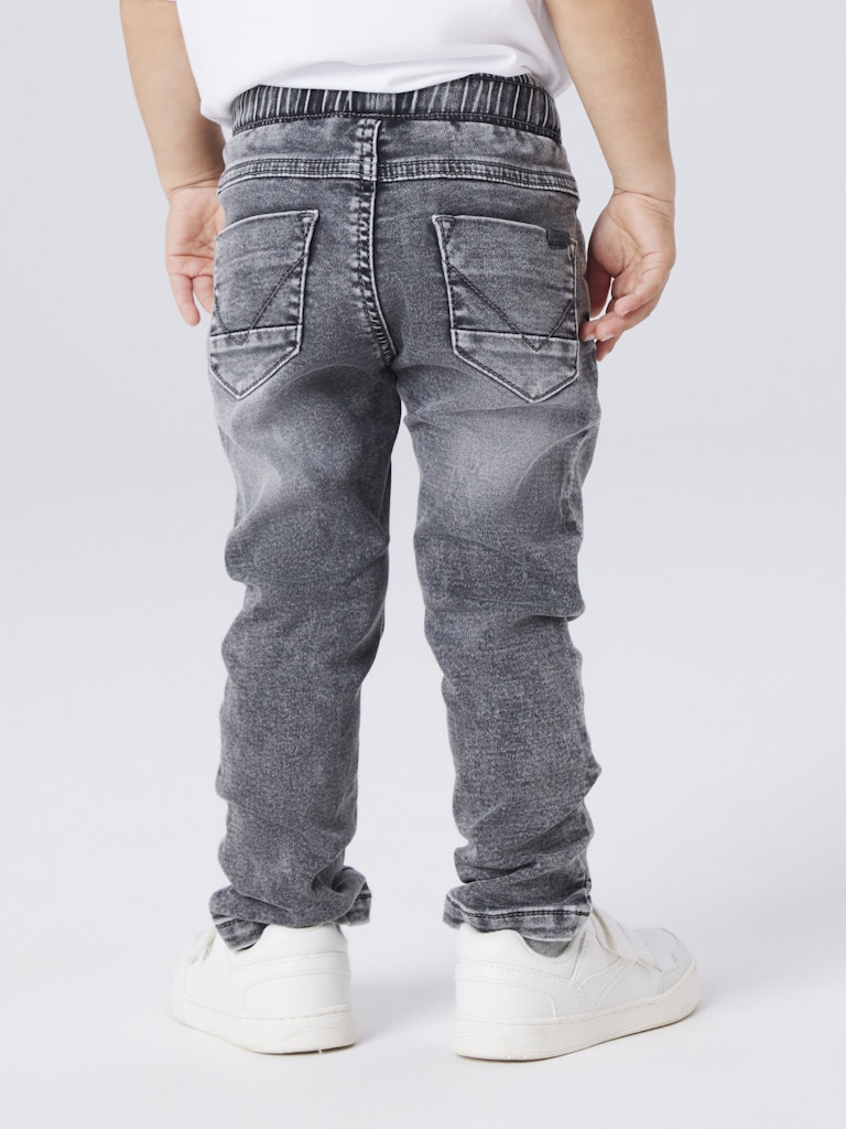 Grå joggers jeans till pojke och flicka i mjuk och skön kvalitet.
NMMRYAN SLIM SWE JEANS 2472-TH NOOS
13212646