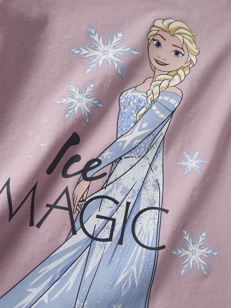Rosa Frost tröja med motiv av Elsa från filmen Frozen. Söt tröja till flicka, från Nameit.
NMFOSMA FROZEN LS TOP BOX LNOOS WDI
13249735