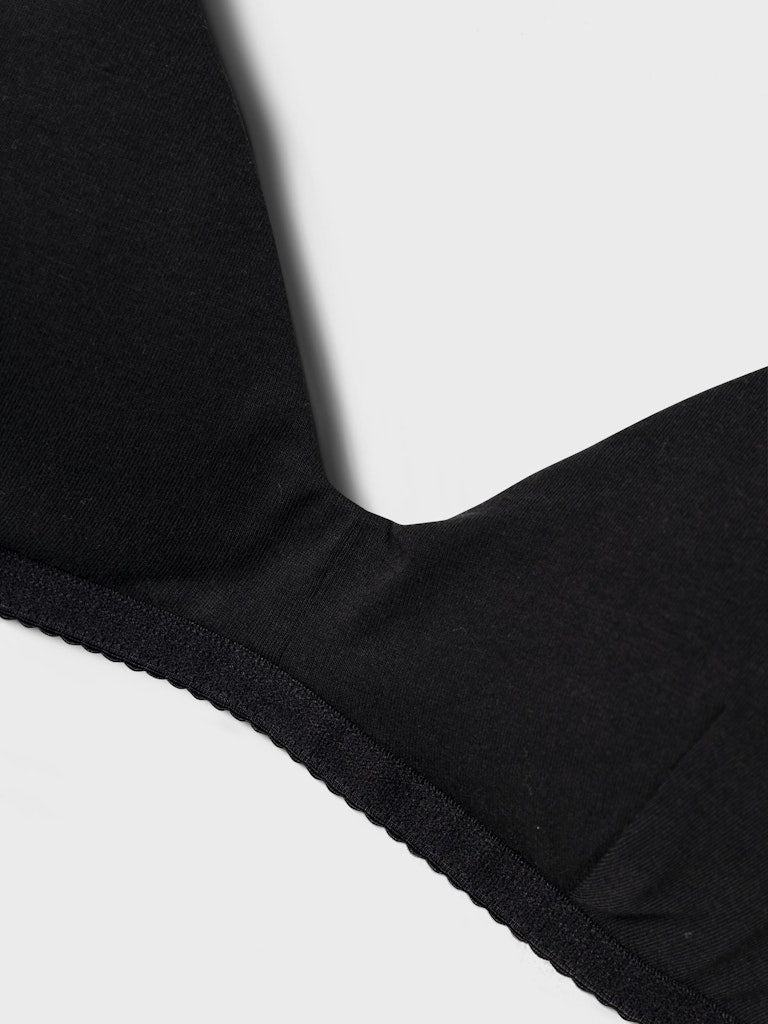 2-pack svart och grå ungdoms bh till tjej. Mjuk och skön bralette med urtagbara inlägg och ställbara axelband. 
NLFNANTELLE BRALETTE 2P NOOS
13247873