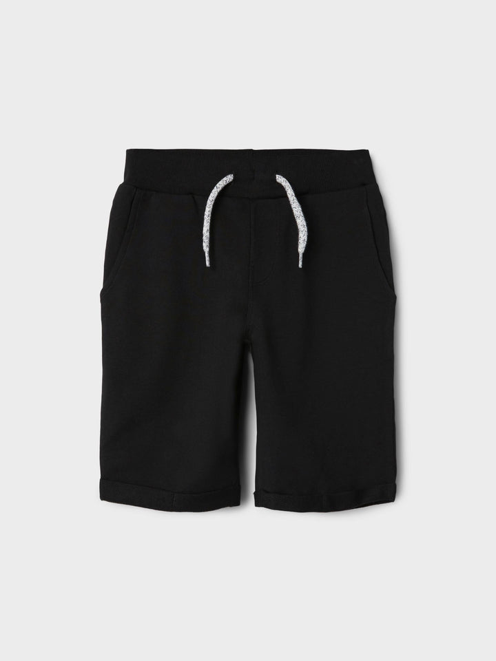 Svart lång shorts till pojke. Sweat shorts kille från Name it.
NKMVERMO LONG SWE SHORTS UNB F NOOS
13201050
