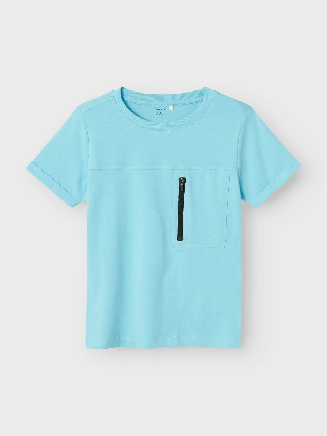 Enfärgad blå t-shirt med bröstficka till pojkar