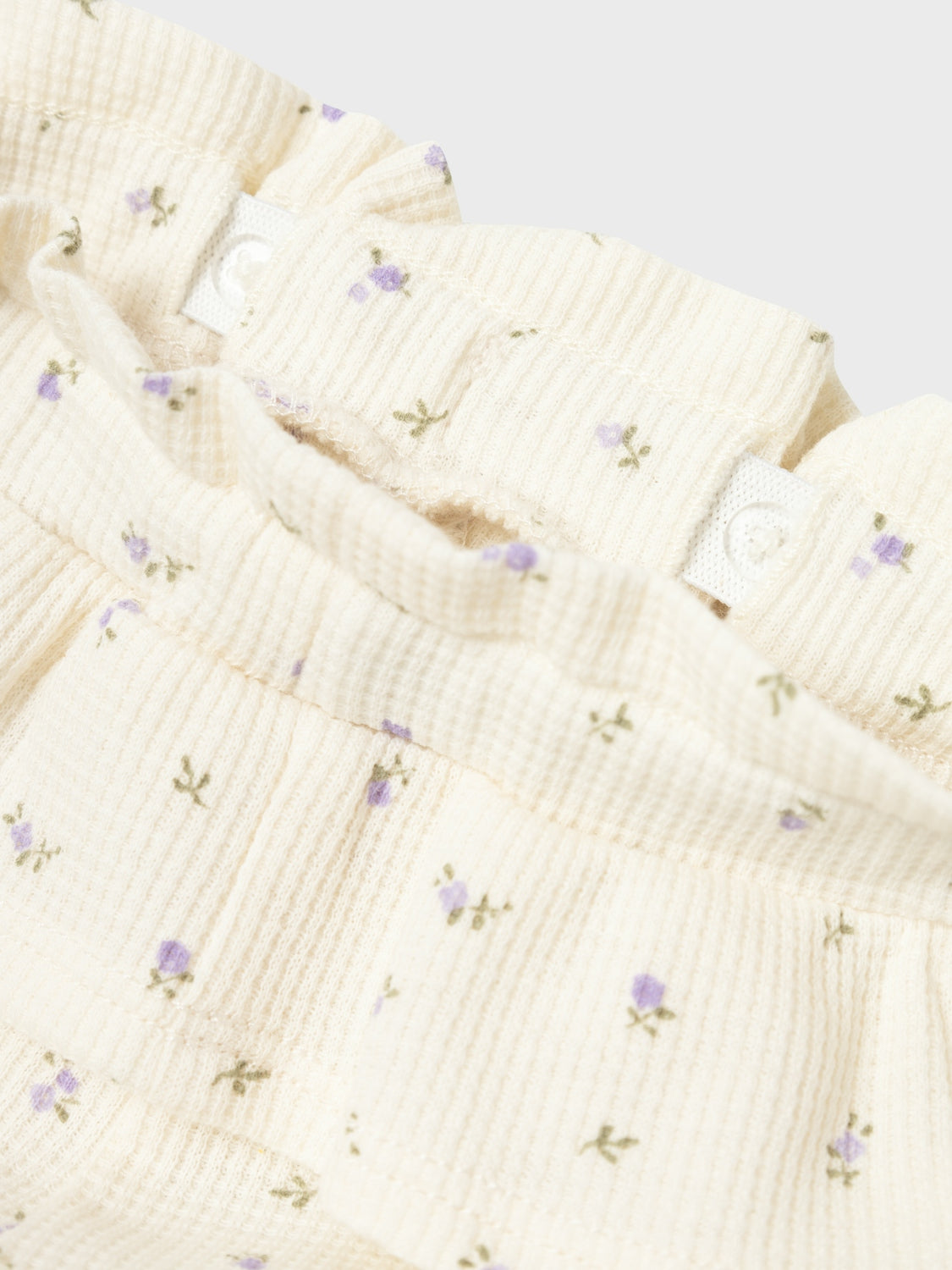 Söta baby shorts med små blommor