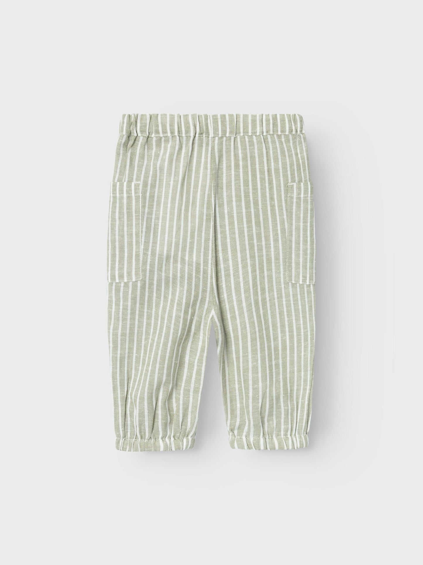 Randiga linnebyxor till bebis i grönt och vitt. Superfina favorit byxa till din lilla baby.
