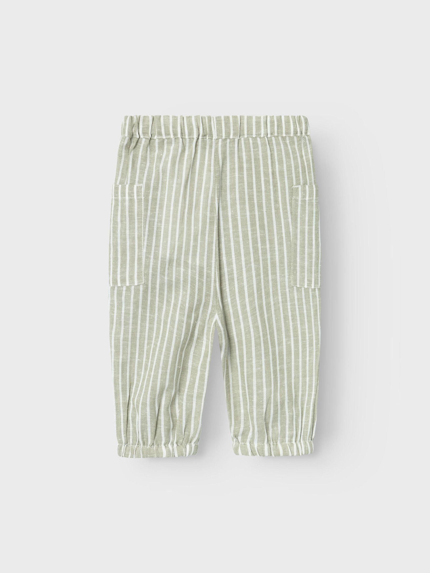 Randiga linnebyxor till bebis i grönt och vitt. Superfina favorit byxa till din lilla baby.