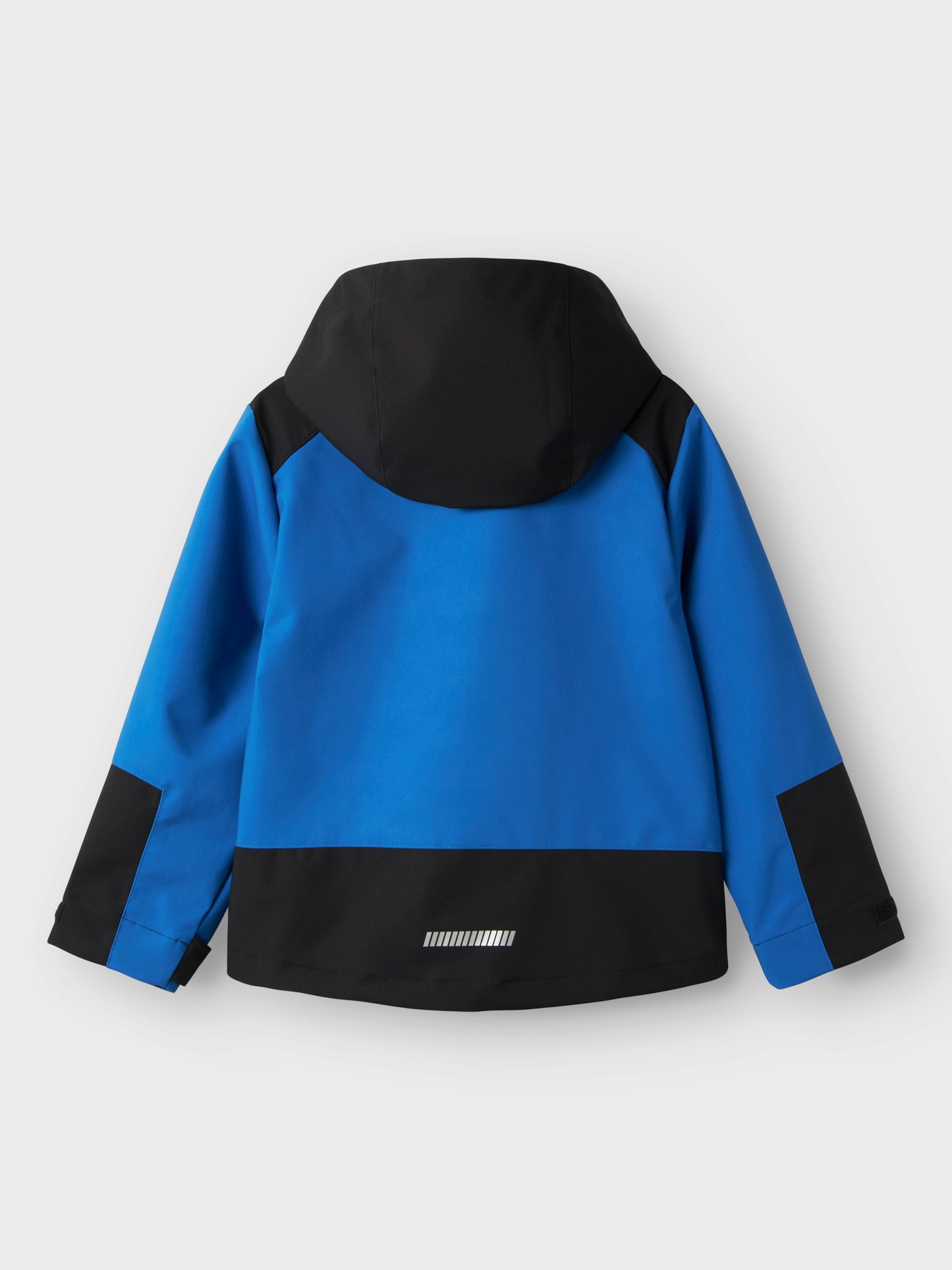 Blå, svart softshell jacka, vattentät vindtät vår jacka till pojke, kille. Skal kläder från Name it, regnjacka.
NKNALFALIGHT08 JACKET BLOCK FO
13236562