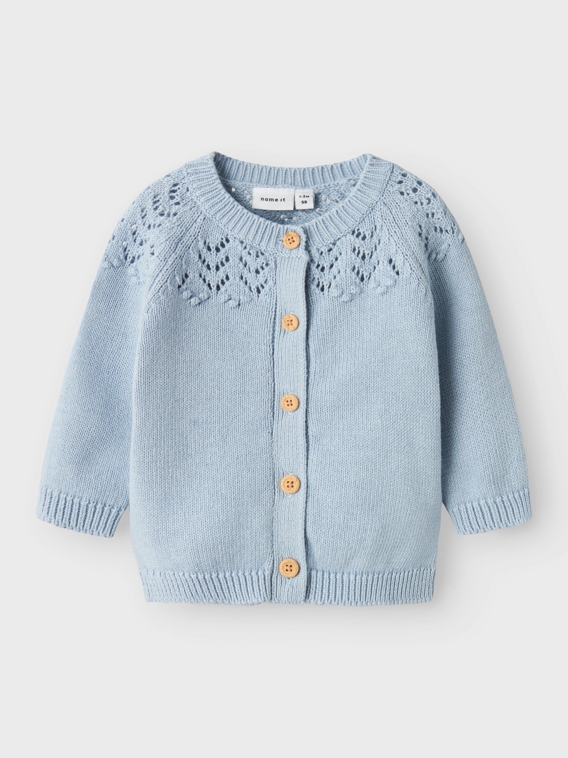 Gullig baby kofta till flicka. Bebis cardigan stickad blå med vacker mönster till nygfödd tjej. Ekologiska babykläder från Name it.
NBFBIMOLLY LS KNIT CARD
13237271