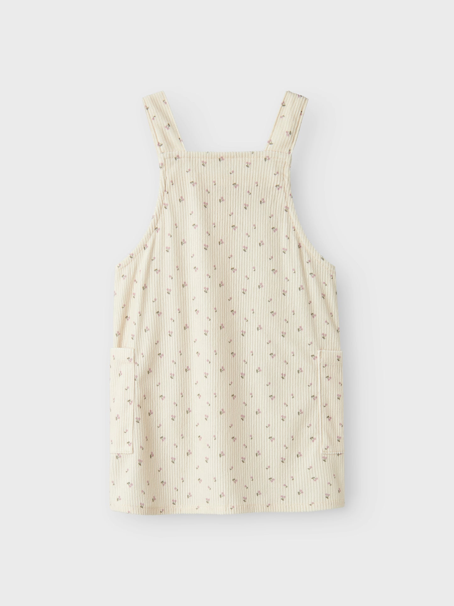 Söt hängsel klänning med knappar fram till liten tjej. Klänning blommig med hängslen från Name it, till flicka. 
NMFBISILLE SPENCER
13237427