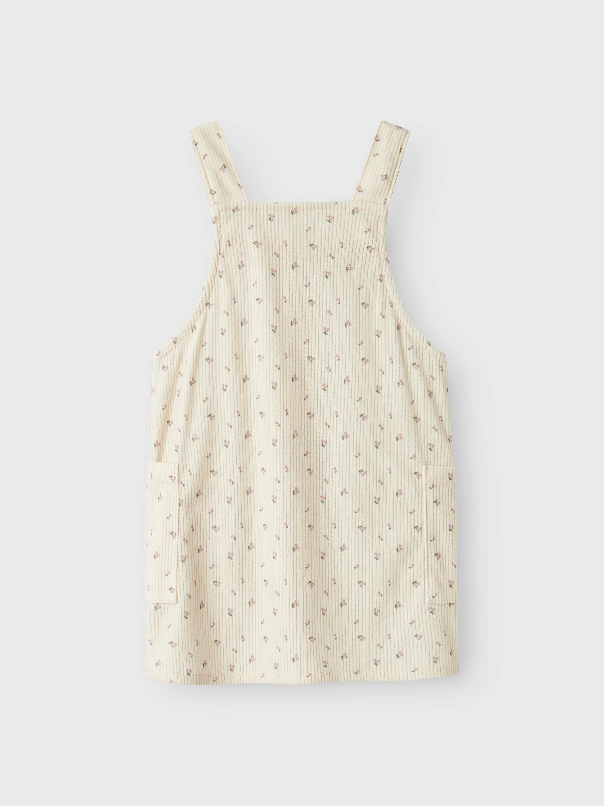 Söt hängsel klänning med knappar fram till liten tjej. Klänning blommig med hängslen från Name it, till flicka. 
NMFBISILLE SPENCER
13237427