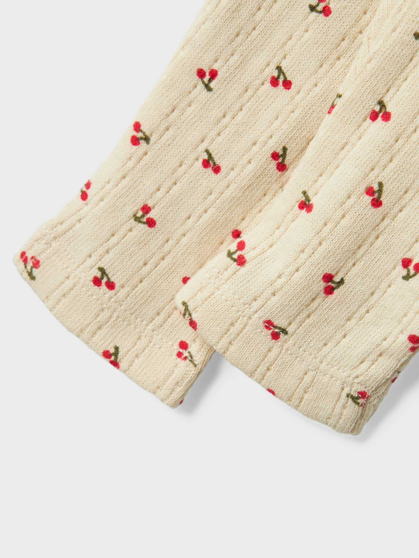 Söt baby leggings till bebis flicka. Beige byxa till liten tjej i ekologisk bomull från Name it.
NBFBILIA LEGGING BOX
13237792