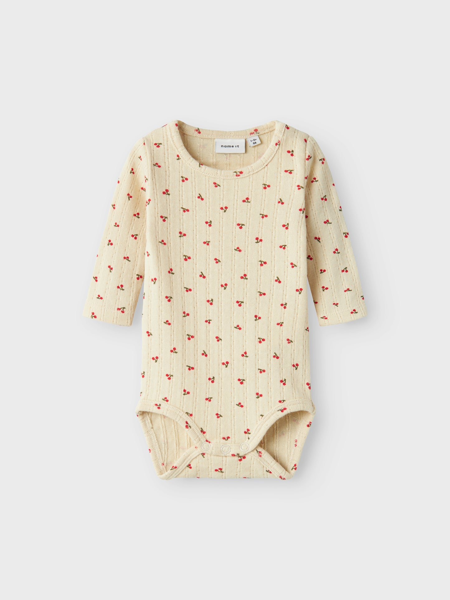 Beige långärmad baby body med mönster av små körsbär. Ekologiska baby kläder från Name it.
NBFBILIA LS BODY BOX
13237790