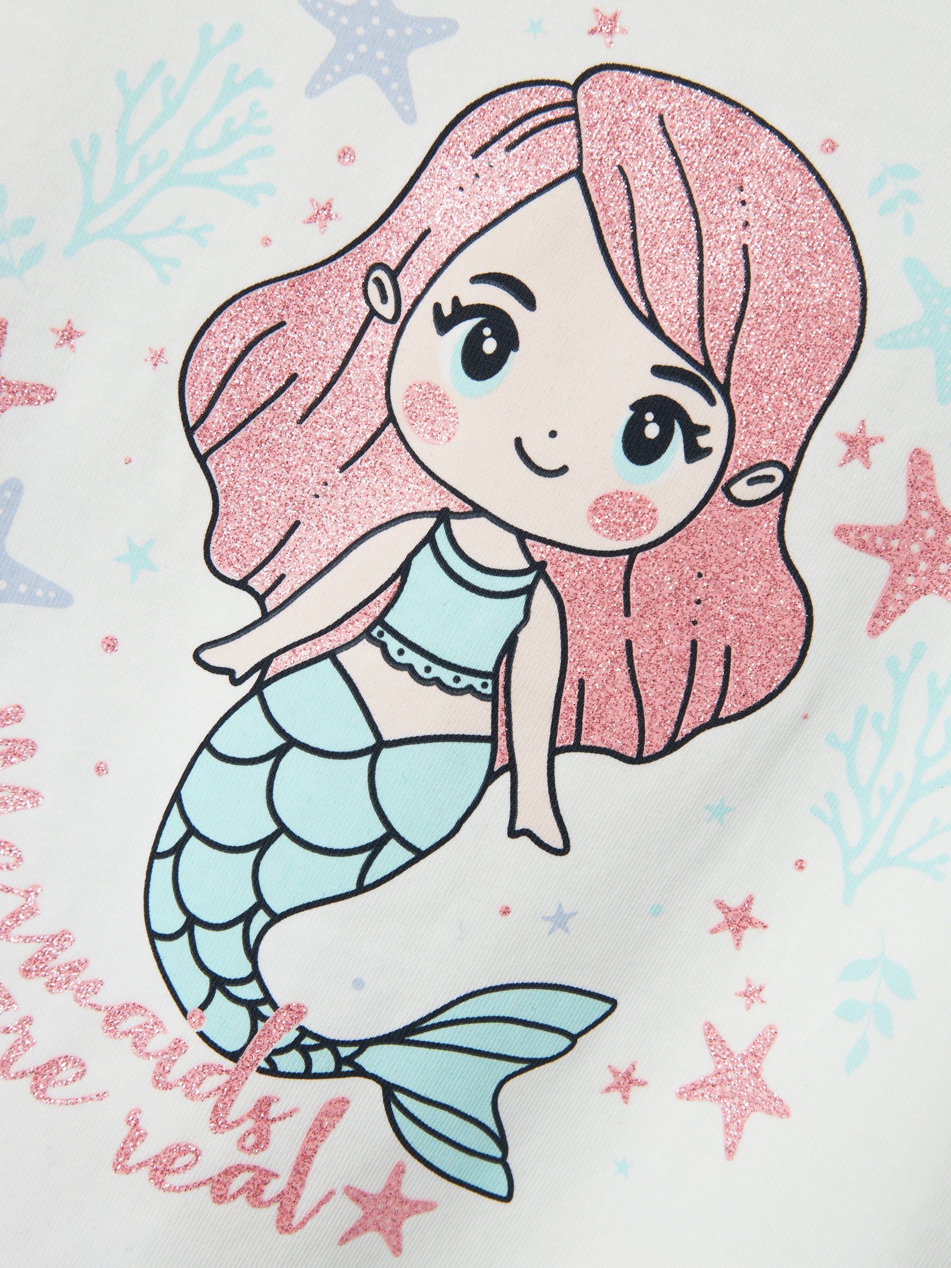 Vit sjöjungfru t-shirt till flicka. Kortärmad topp från Name it.
NMFFREJANE SS NREG TOP
13238061