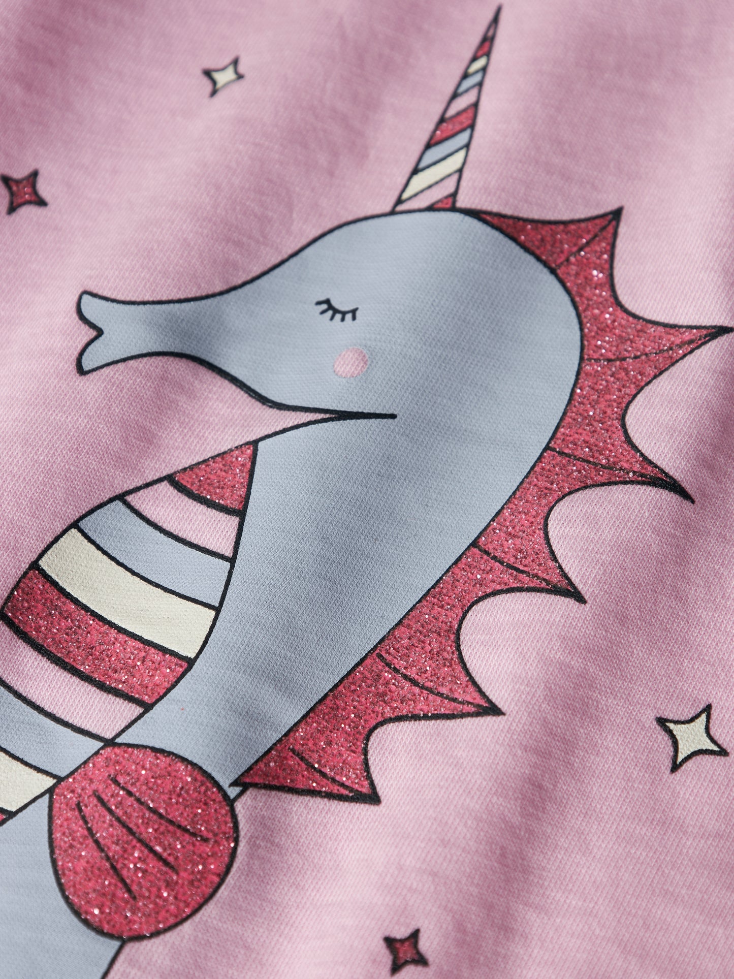 Rosa sjöhäst t-shirt till flicka. Kortärmad topp från Name it.
NMFFREJANE SS NREG TOP
13238061