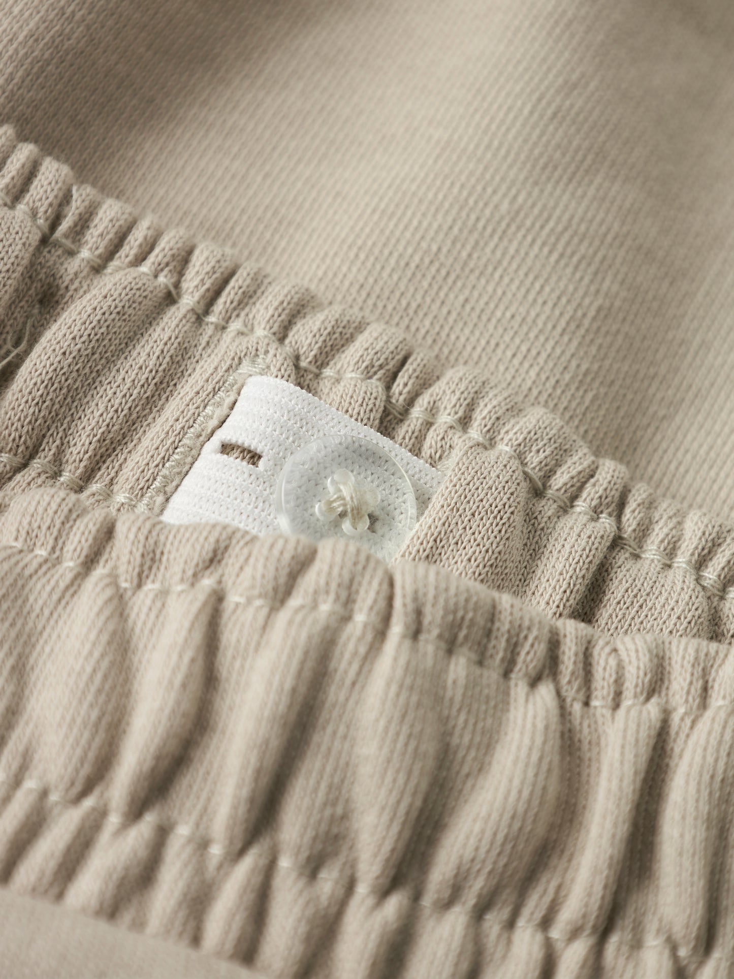 Beige sweat short till pojke med broderad segelbåt på. Barn shorts från Name it.
NMMFRITZO NREG SWE SHORTS UNB PB
13238144