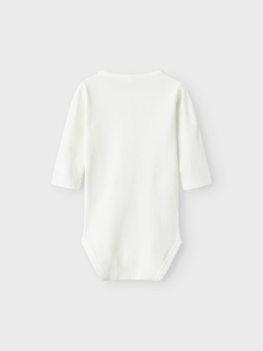 Vit baby body till bebis pojke, kille. Ekologiska babykläder från Name it. 
NBMTADOK LS BODY
13238660