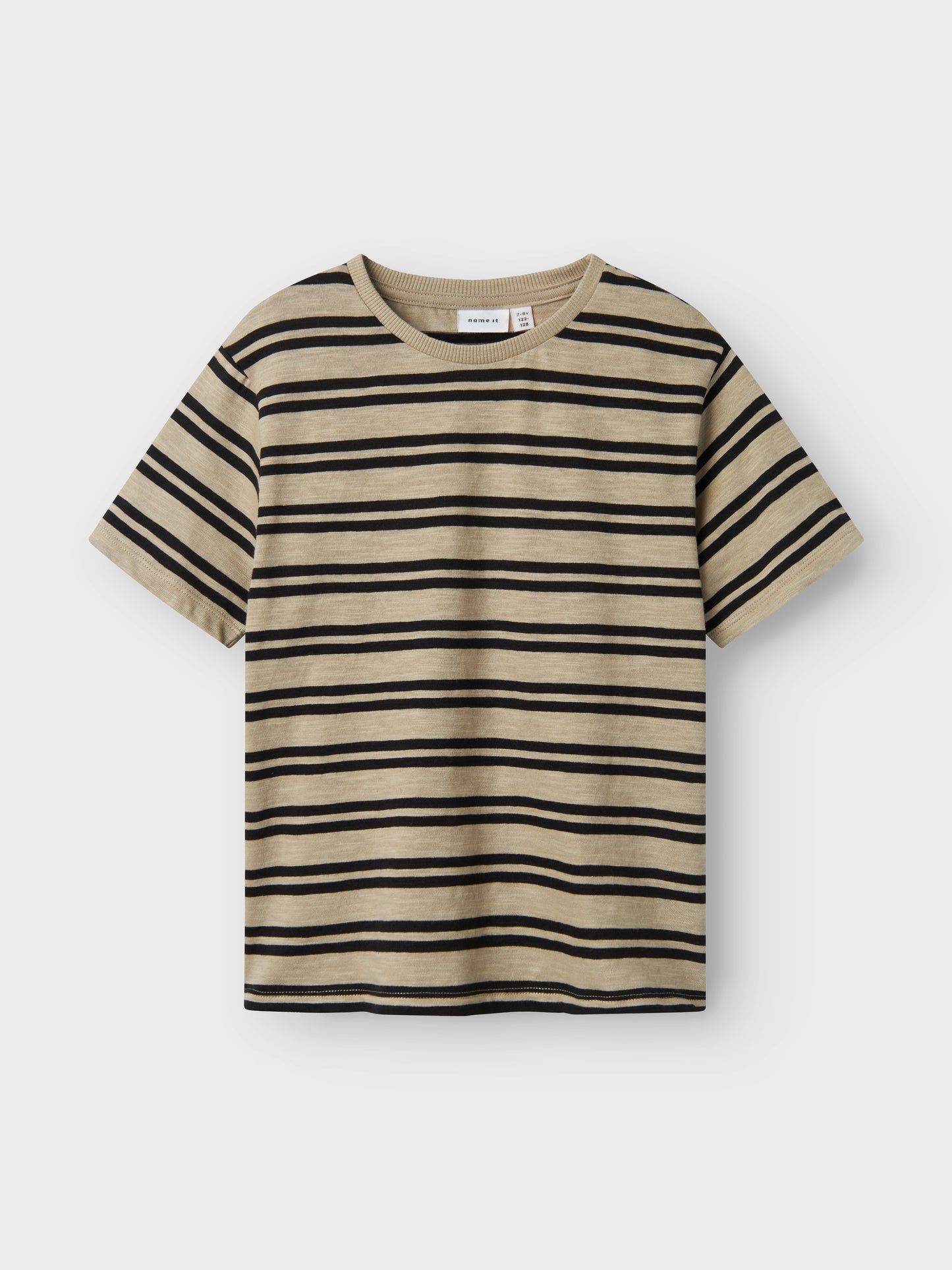 Beige randig t-shirt till kille. Ekologiska barnkläder, kortärmad tröja till pojke.
NKMTECALLE SS NREG TOP
13238774
