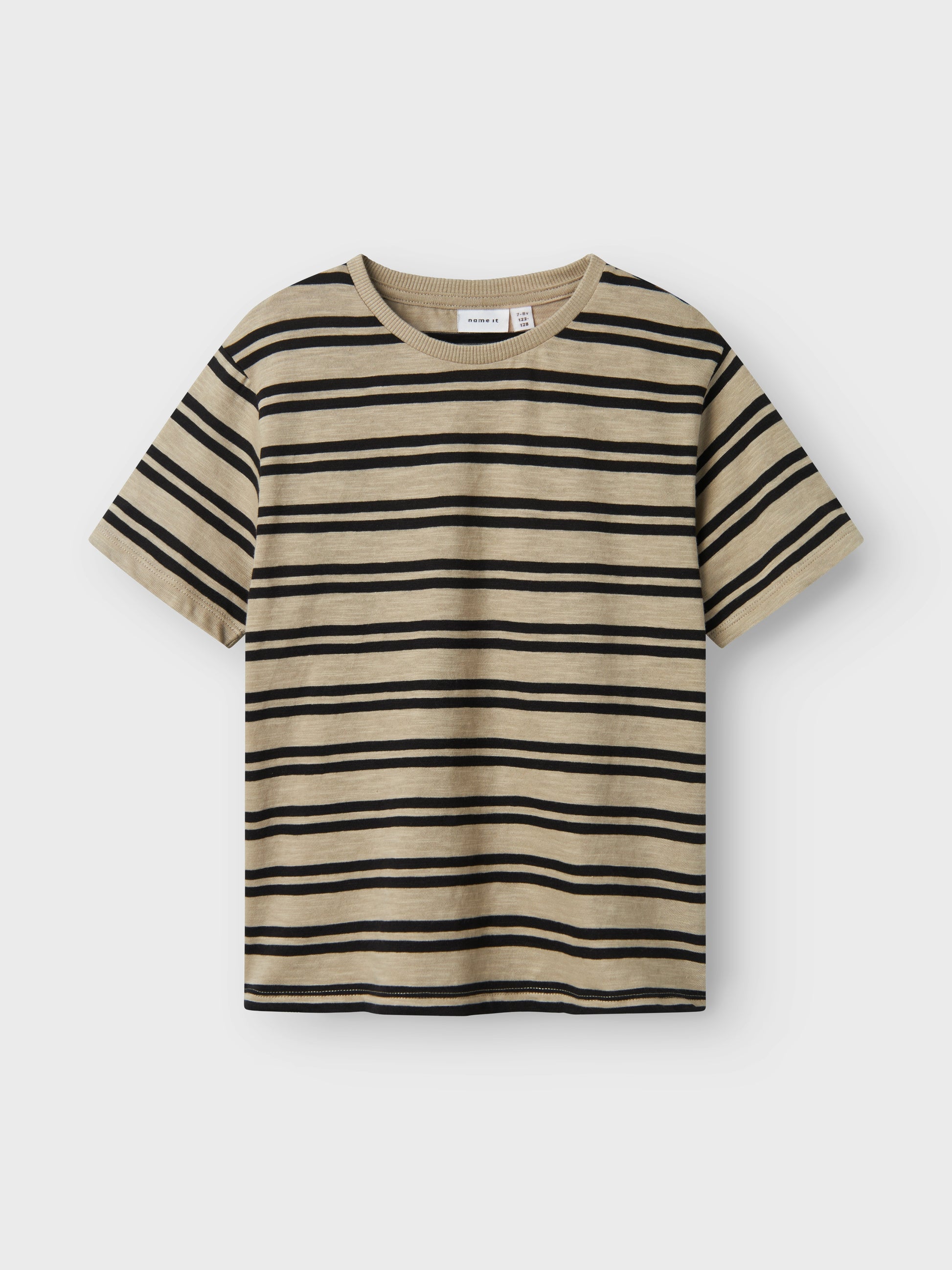 Beige randig t-shirt till kille. Ekologiska barnkläder, kortärmad tröja till pojke.
NKMTECALLE SS NREG TOP
13238774